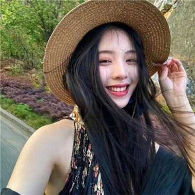 云雾笼罩的山峰